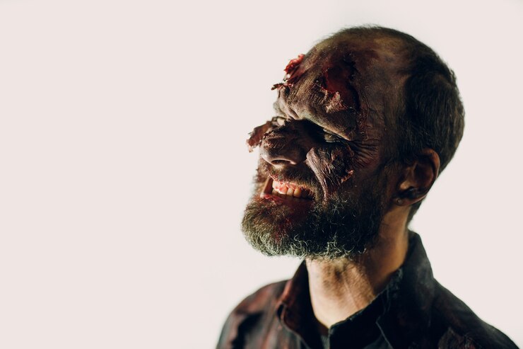 Foto maquiagem masculina zumbi para o conceito de halloween. sangue na pele do rosto