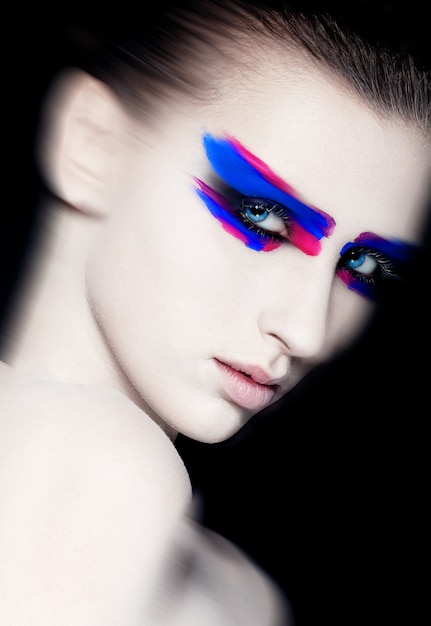 Maquillaje de arte creativo de belleza. Retrato de moda