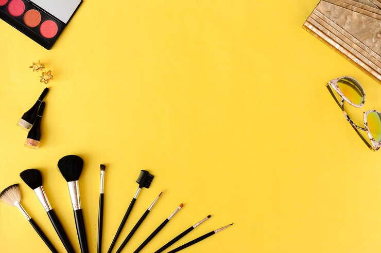 Foto maquillaje cosmético, producto de suero de cuidado de la piel, belleza, spa, fondo amarillo