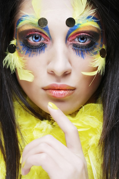 Maquillaje de vacaciones. Mujer joven.