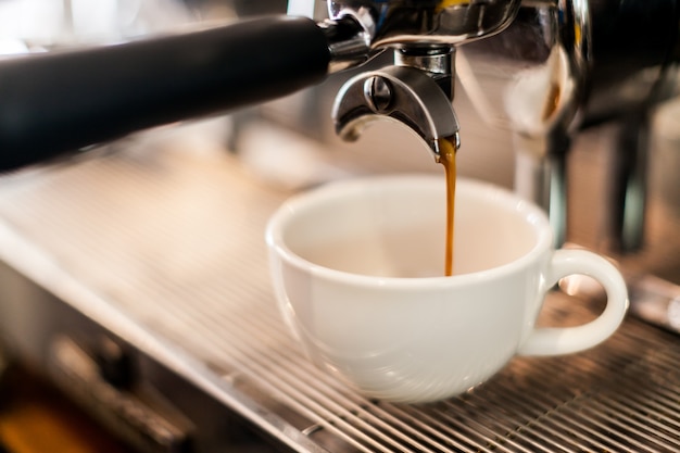 Foto máquina de café exprés de extracción de café