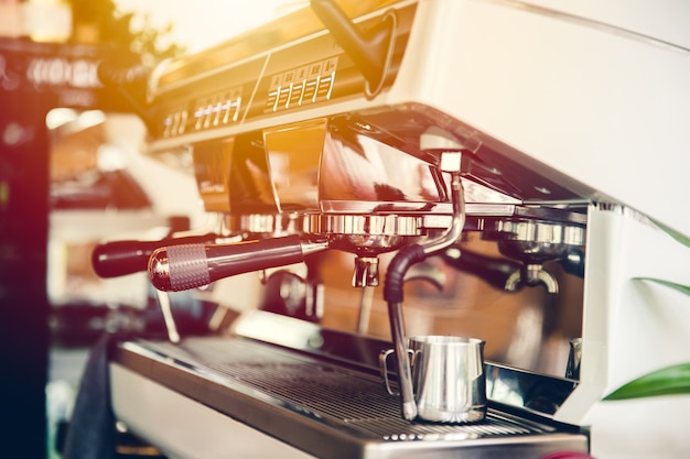 Foto máquina de café, máquina de café expresso para o estilo de vida moderno barista no café