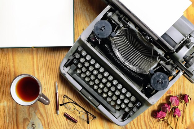 Foto máquina de escrever retro desktop