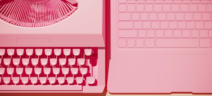 Máquina de escrever vintage rosa e laptop em fundo pastel