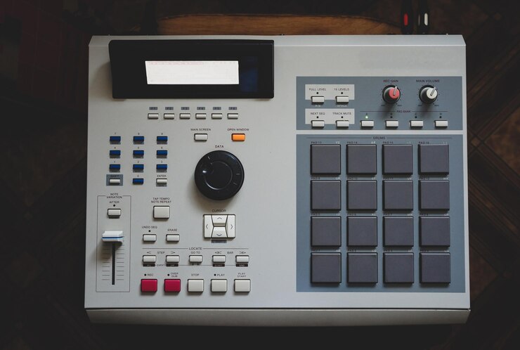 Foto máquina de tambor de instrumento musical eletrônico para criar instrumentais de hip hop