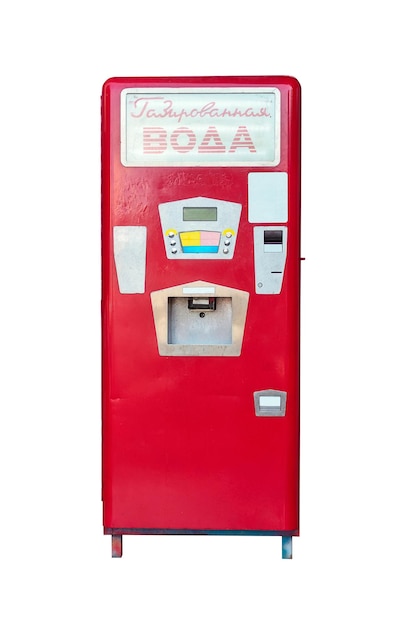 Foto máquina de venda automática retro vermelha com a inscrição em água carbonatada russa isolada em branco