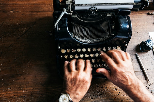 Máquina de escribir vintage disparar