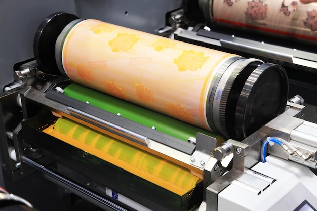 máquina flexográfica para impresión multicolor sobre papel