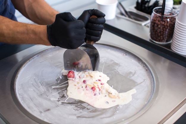 Máquina de helado frito con sartén enfriada de acero