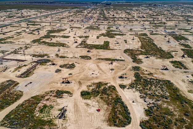 Foto máquina industrial de energía de plataforma de bombeo de petróleo para el campo de petróleo en california estados unidos