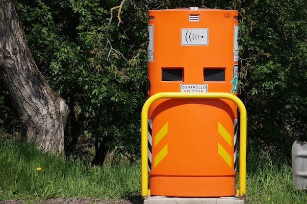 Foto máquina italiana de control de velocidad autovelox.