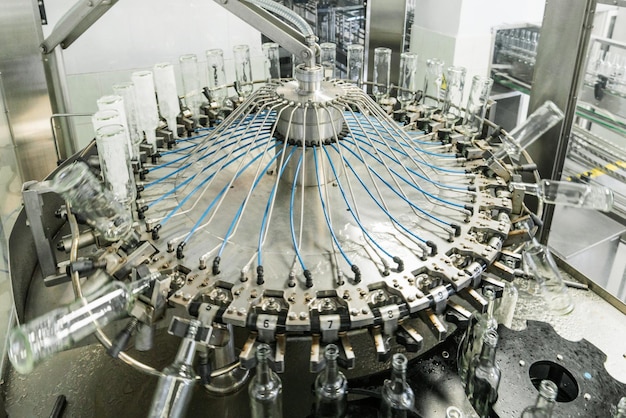 La máquina para lavar botellas de vidrio Fábrica para embotellar bebidas alcohólicas