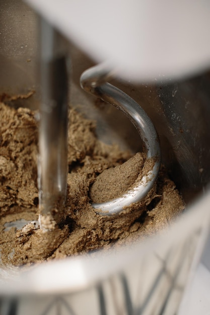 Máquina para amassar pão em forno de padaria