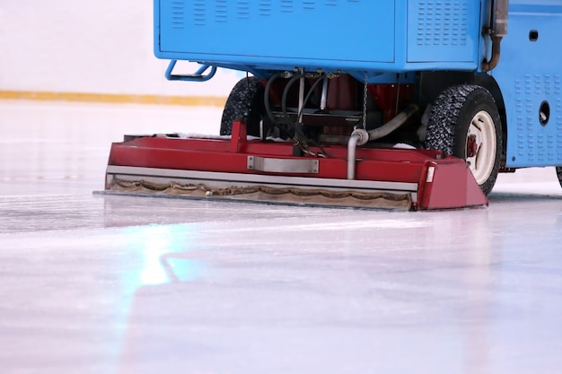 Máquina recolectora de hielo especial que limpia la pista de hielo