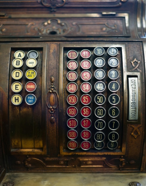 Máquina de sumar de caja registradora antigua Herramienta de comerciante antiguo