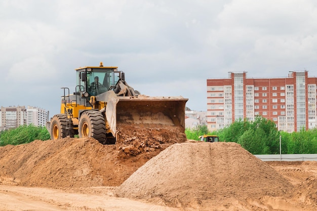 Foto maquinaria de construcción de carreteras en la construcción de carreteras