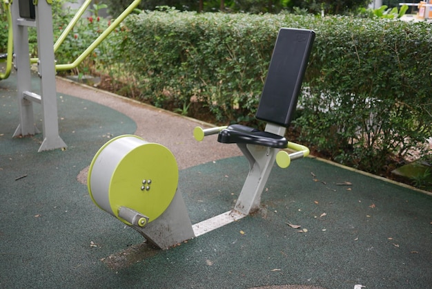 Máquinas de fitness ao ar livre em um parque em cingapura