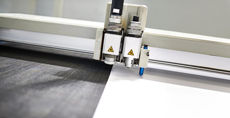 Foto máquinas y tecnología de primer plano en la fábrica de impresión y papel en el taller de impresión y fabricación cnc metal y automatización en el diseño de ingeniería y la industria como herramientas de velocidad y producción