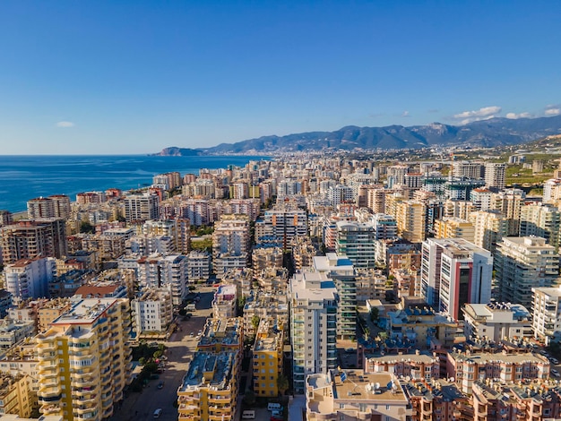 mar aéreo e vista maravilhosa da cidade