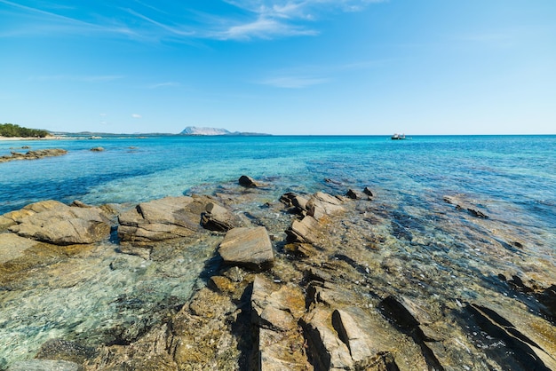 Mar azul en Cala d'Ambra Cerdeña