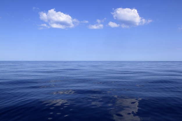 Foto mar azul horizonte océano perfecto en calma