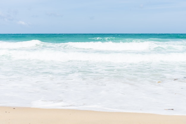 Foto mar y blanco ola en la naturaleza