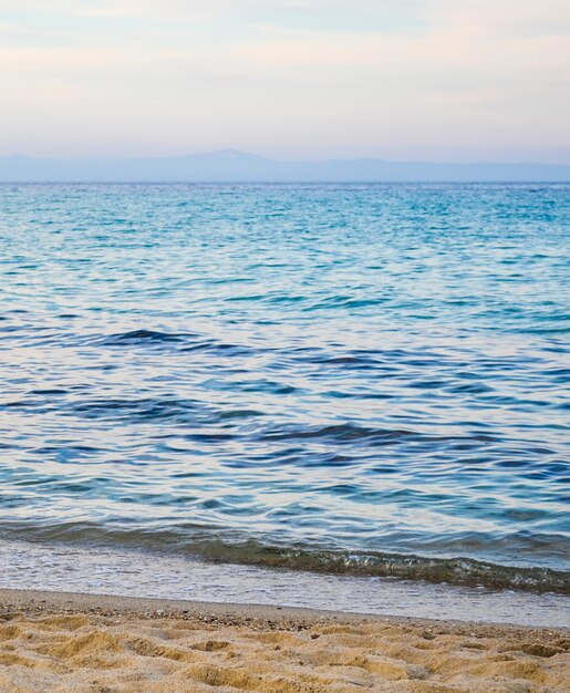 Foto mar calmo no amanhecer grécia halkidiki kassandra