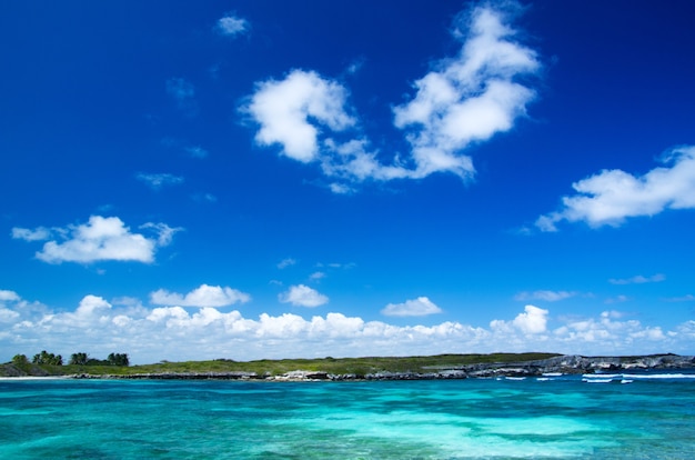 Mar caribe y cielo perfecto