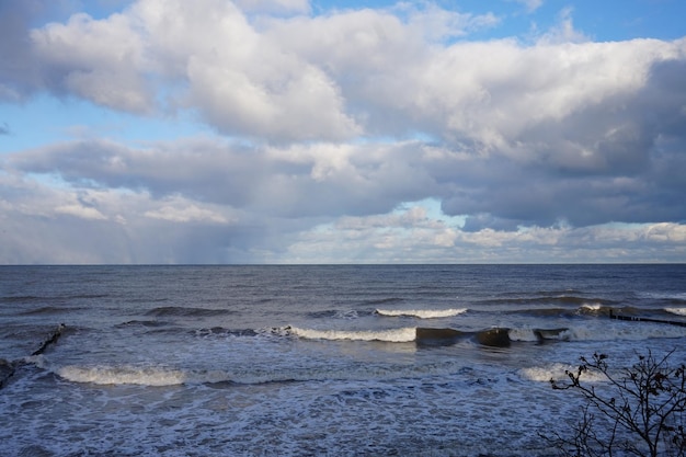 Mar y cielo dramático