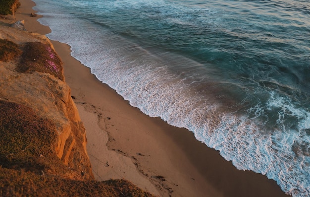 Mar e rochas Praia tropical mar oceano para férias de viagem de verão Ocean seascape