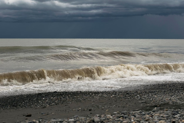 Mar embravecido y olas