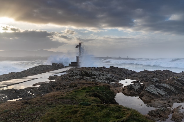 Mar enfurecido na costa de Cantabrico