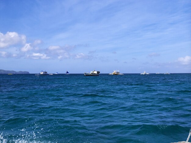 El mar en la isla de Boracay en Filipinas