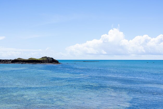 Foto mar oceano sobre a praia na ilha de penghu