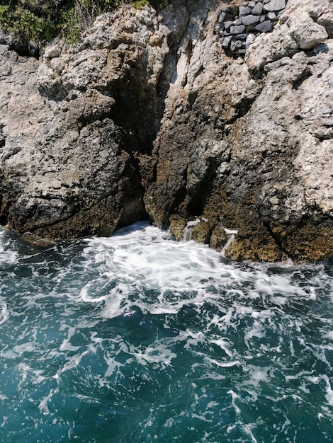 Mar y rocas Kusadasi