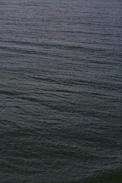 El mar tranquilo sin olas