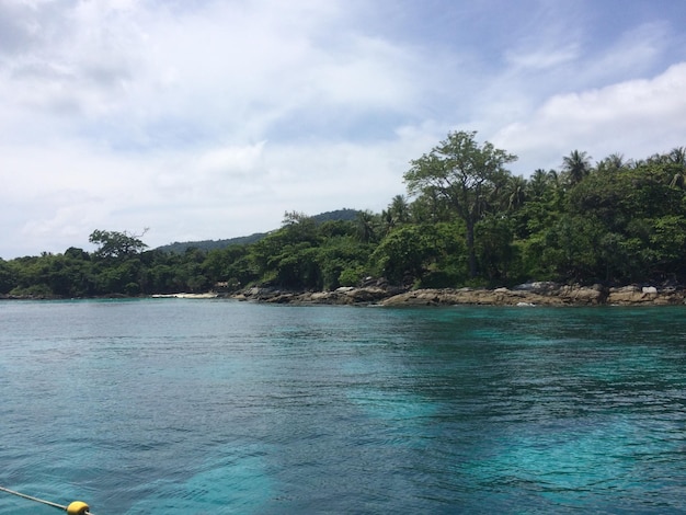 Mar turquesa de Andaman en Tailandia