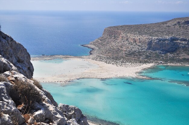 Mar verano paisaje costa de la isla griega