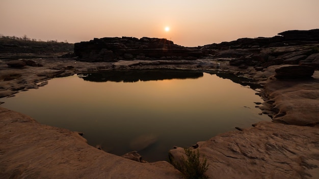 Maravilhosa bela paisagem vista rocha pedra grand canyon sam phan bok e rio mekong