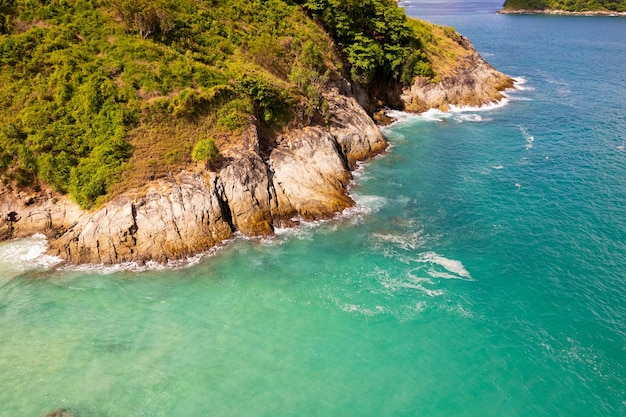 Maravilhosa vista de cima à beira-mar Vista aérea do mar tropical na bela ilha de Phuket Tailândia