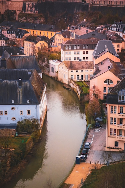 Maravilhosa vista sobre a cidade velha de Luxemburgo