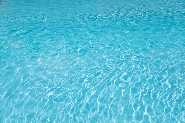 Maravilhoso Azul e ondulação brilhante água e superfície na piscina, Movimento bonito onda suave na piscina