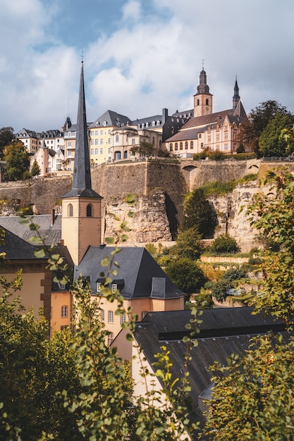 Maravillosa vista sobre la ciudad vieja de luxemburgo.