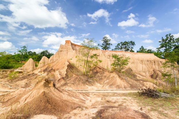 Maravillosas estructuras naturales de Sao Din Na Noi en el Parque Nacional de Si Nan, Nan, Tailandia