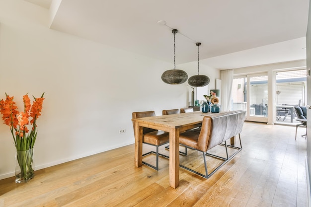 Maravilloso comedor con mesa de madera