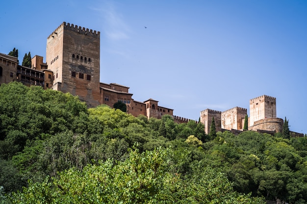 El maravilloso complejo de la Alhambra en Granada, Andalucía, España