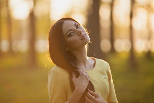 Maravilloso modelo con luz suave