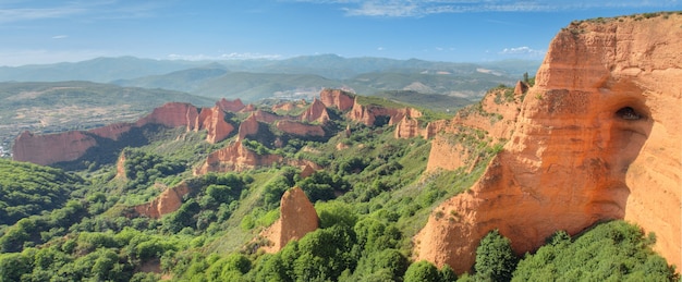 Maravilloso paisaje de panorama de Las Médulas, antiguas minas romanas en León, España.