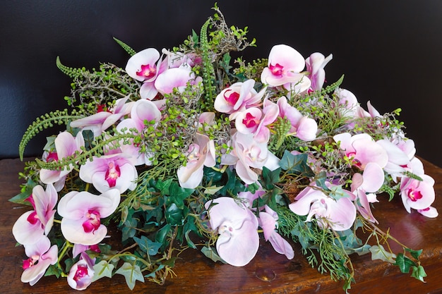 Maravilloso ramo de flores de orquídeas rosa claro romántico