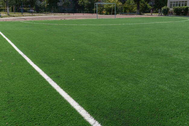 Marcação em um estádio moderno com relva artificial